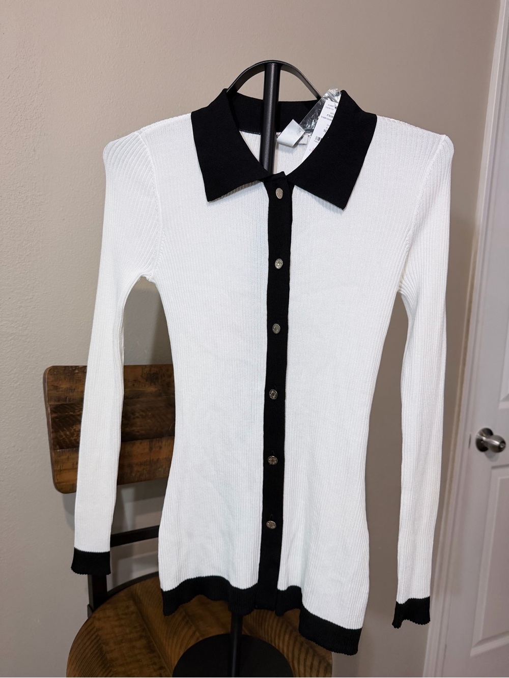 NWT White House Black Market Outlet Black & White Long Sleeve Knit Button Top S